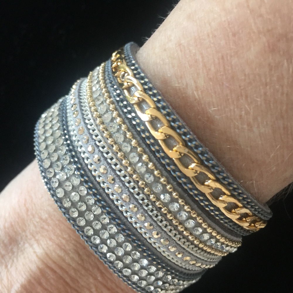 Leather bracelet with sparkles